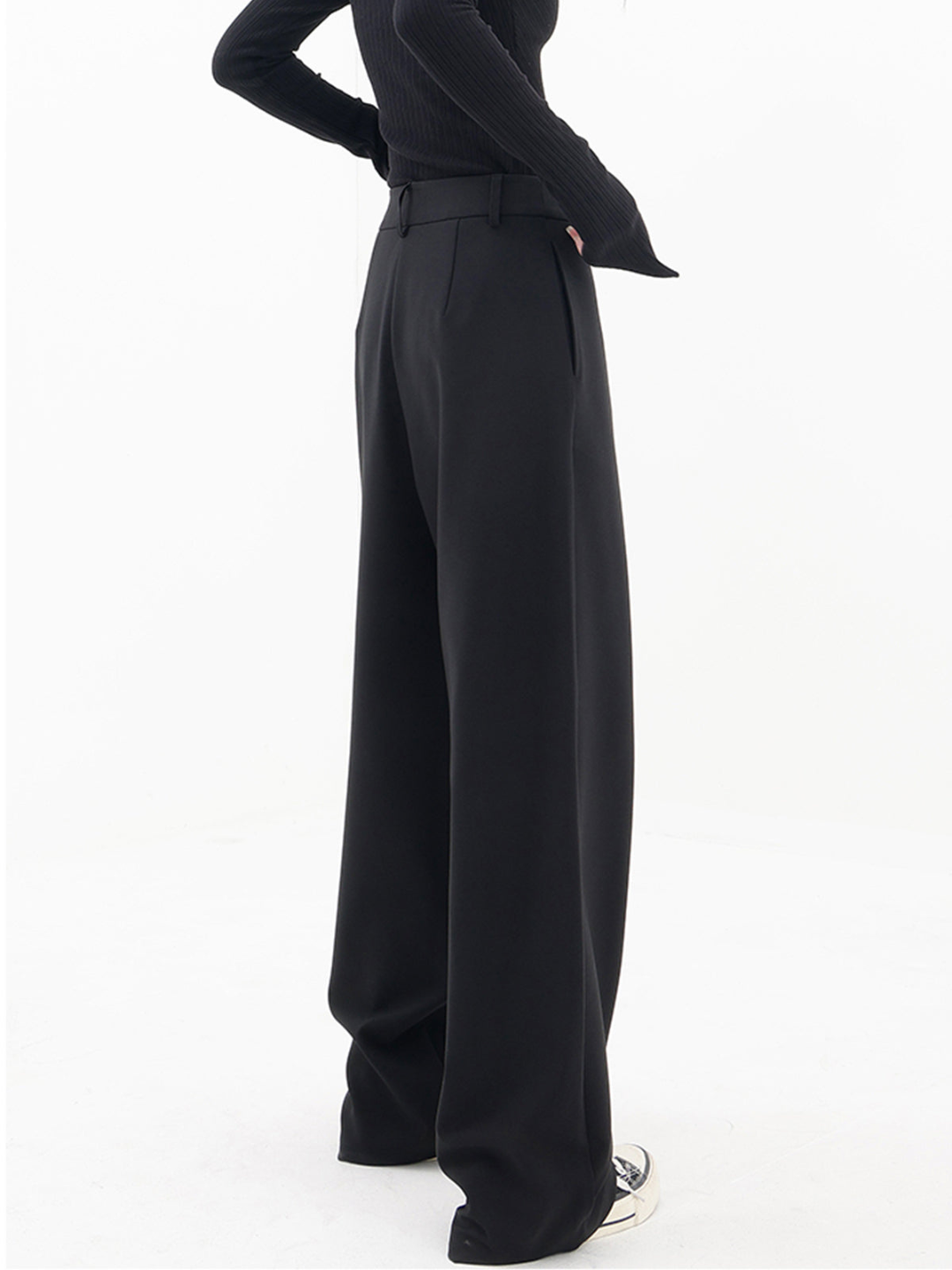 Yulii - Modern baggy trousers